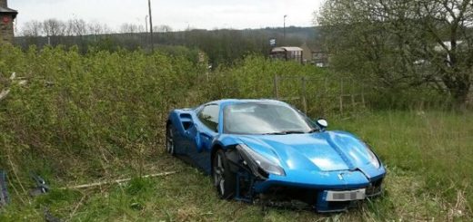Misteri Ferrari Seharga 5,1 Miliar Terdampar Di Lapangan